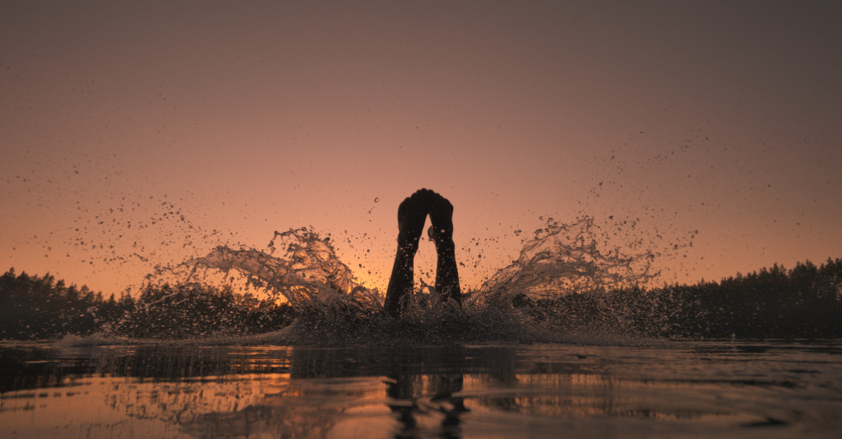 Dawn Plunge – Wānaka Festival of Colour