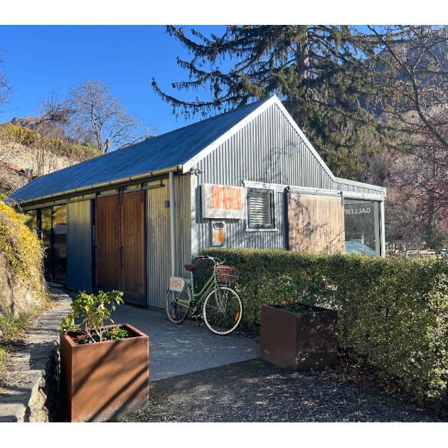 Listing gallery image