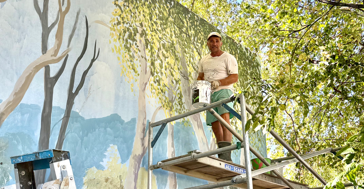 Live Mural Painting at Country Lane – Watch Minhal Al Halabi in Action!