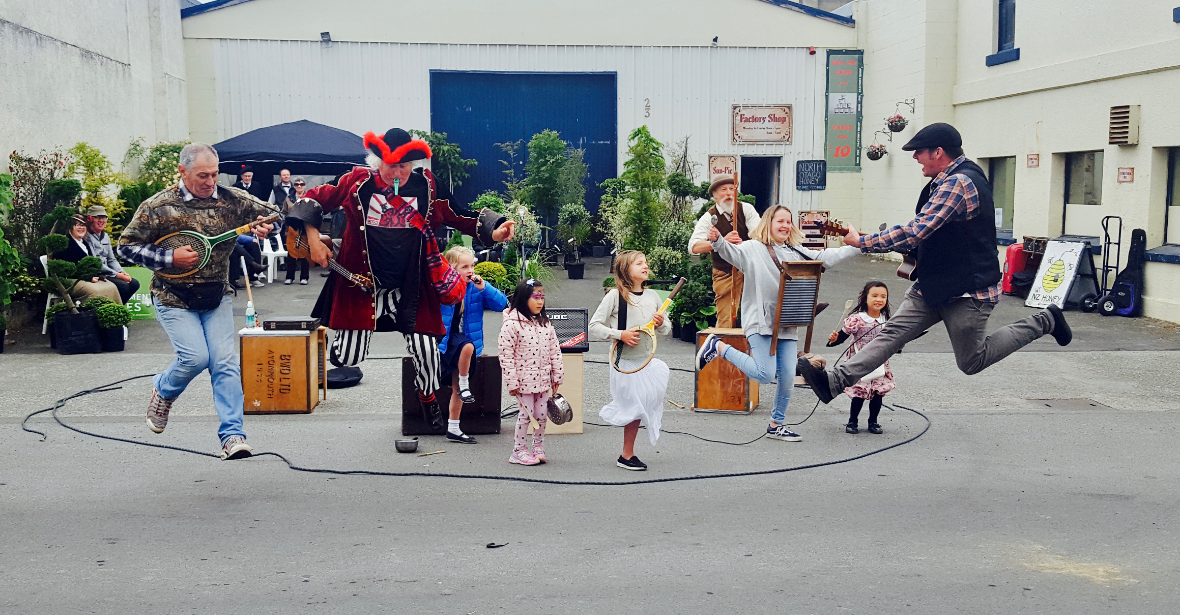 Davey's Skiffle Band Workshop and Performance – Wānaka Festival of Colour